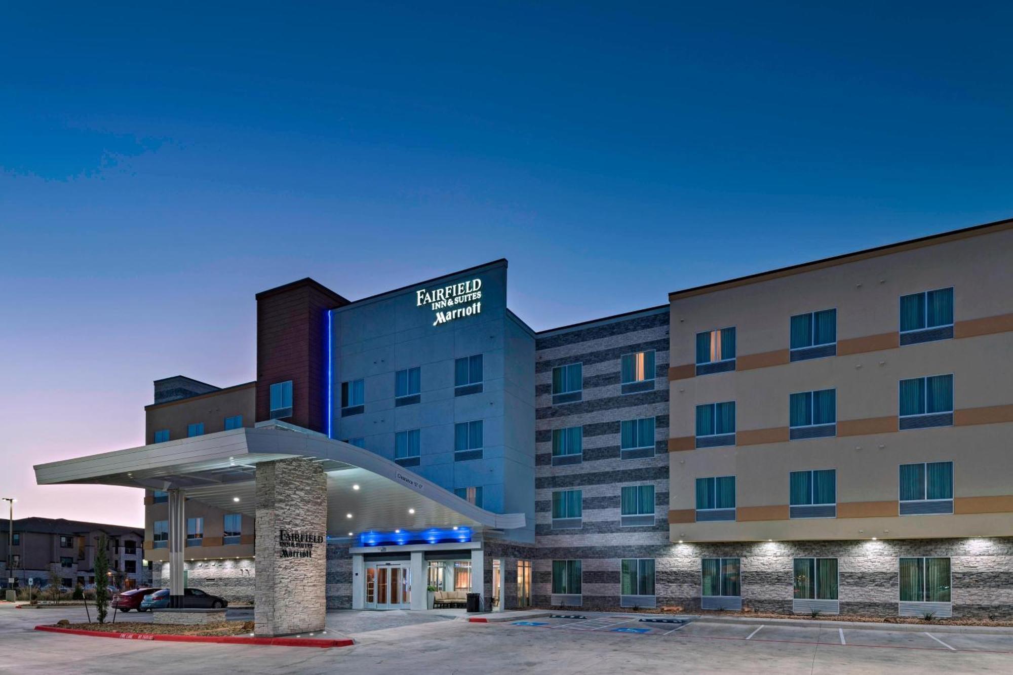 Fairfield Inn & Suites By Marriott Austin Buda Exterior photo